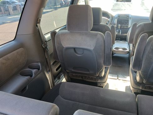 Used 2009 Toyota Sienna LE image 32