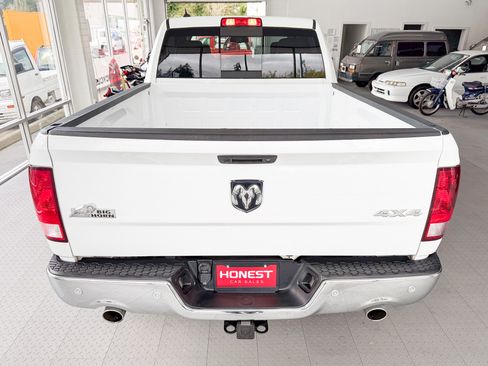 Used 2018 RAM 1500 SLT image 5