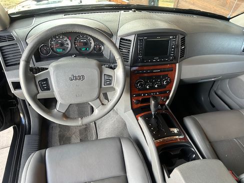 Used 2005 Jeep Grand Cherokee Limited image 12