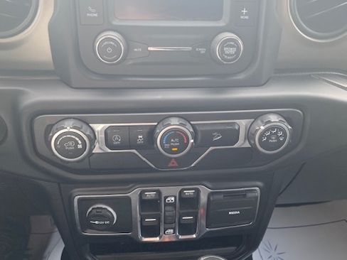 Used 2018 Jeep Wrangler Unlimited Sport image 17
