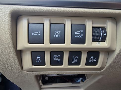 Used 2017 Subaru Outback 2.5i Limited AWD/4WD image 11