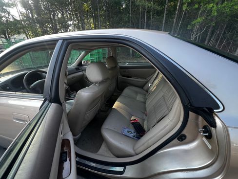 Used 2000 Lexus ES 300 FWD image 12