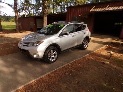 Used 2015 Toyota RAV4 XLE FWD image 1