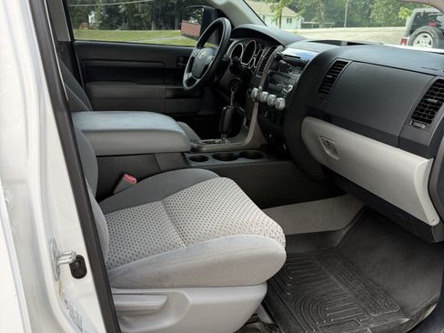 Used 2010 Toyota Tundra 4x4 CrewMax image 7