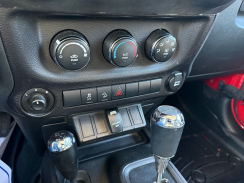 Used 2018 Jeep Wrangler Unlimited Sport image 14