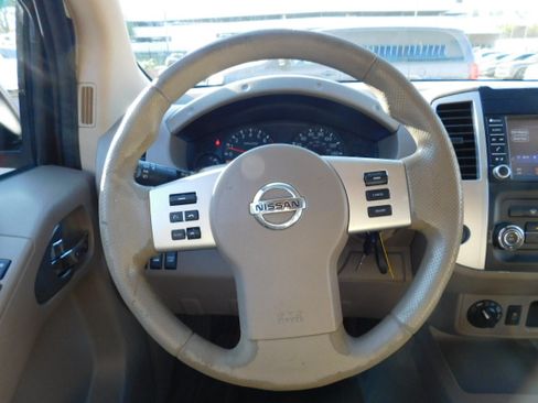 Used 2019 Nissan Frontier SV image 12