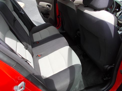 Used 2014 Chevrolet Cruze LS FWD image 21