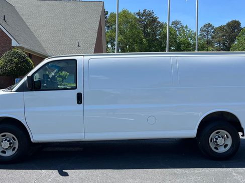 Used 2012 Chevrolet Express 2500 image 7
