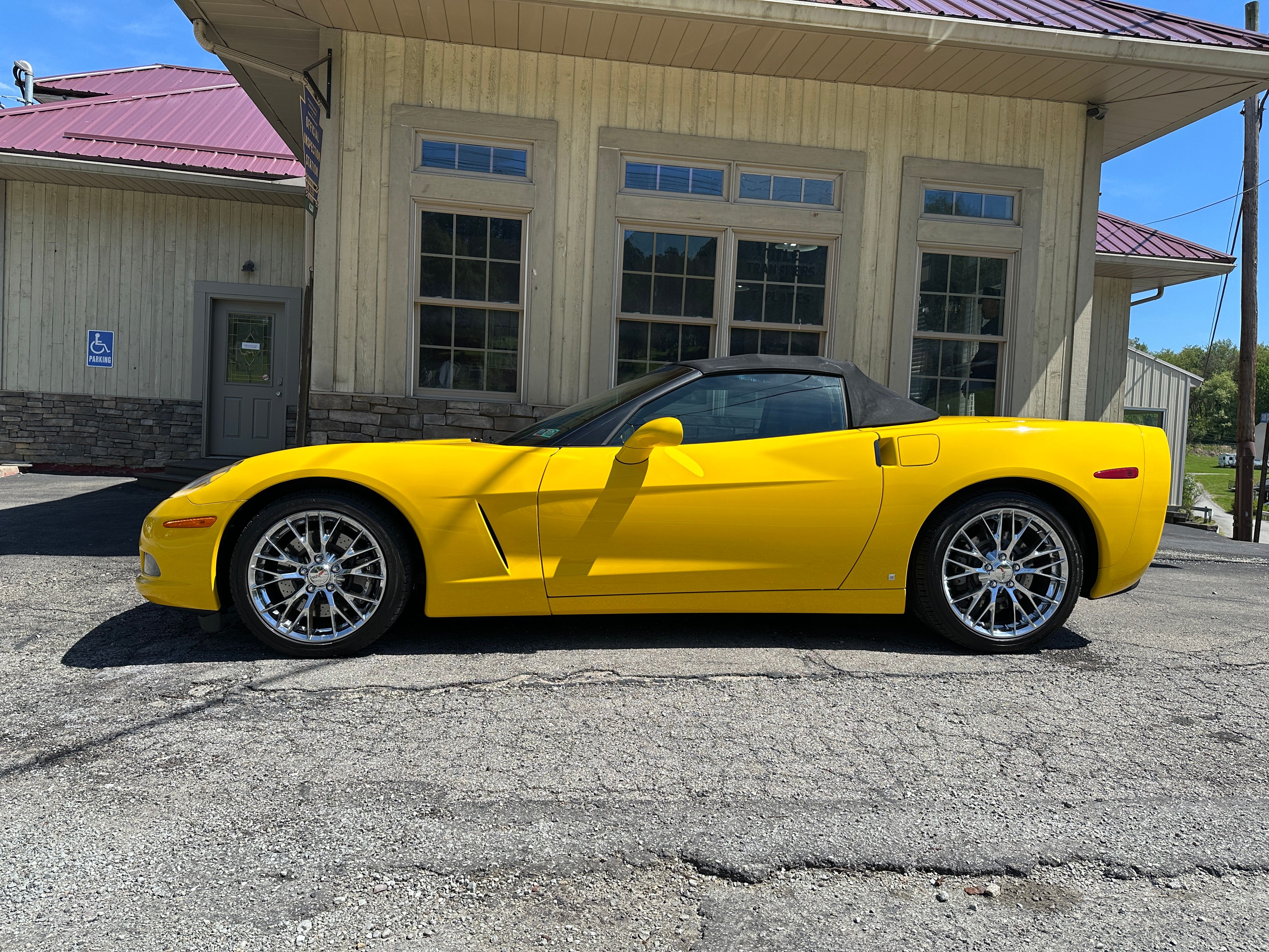Used 2009 Chevrolet Corvette Convertible RWD image 2