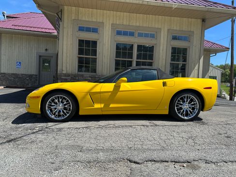 Used 2009 Chevrolet Corvette Convertible RWD image 2