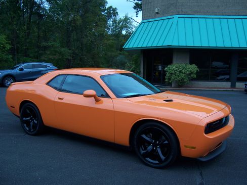 Used 2014 Dodge Challenger R/T Plus image 2