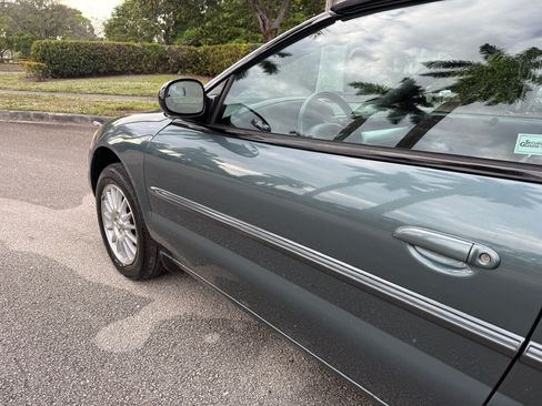 Used 2005 Chrysler Sebring Touring image 27