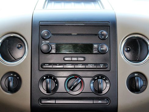 Used 2006 Ford F150 XLT image 25