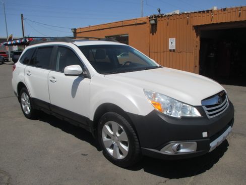 Used 2011 Subaru Outback 3.6R Limited AWD/4WD image 15