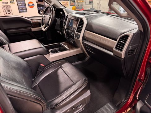 Used 2019 Ford F250 Lariat image 10