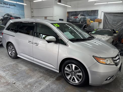 Used 2015 Honda Odyssey Touring image 1