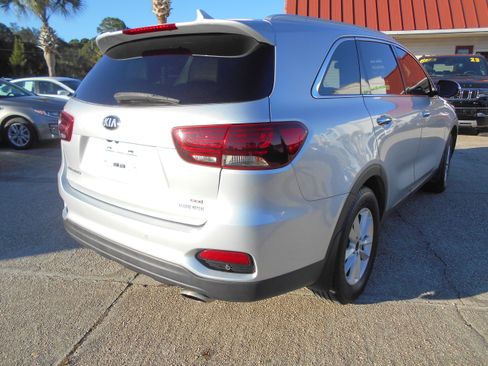 Used 2019 Kia Sorento LX image 6
