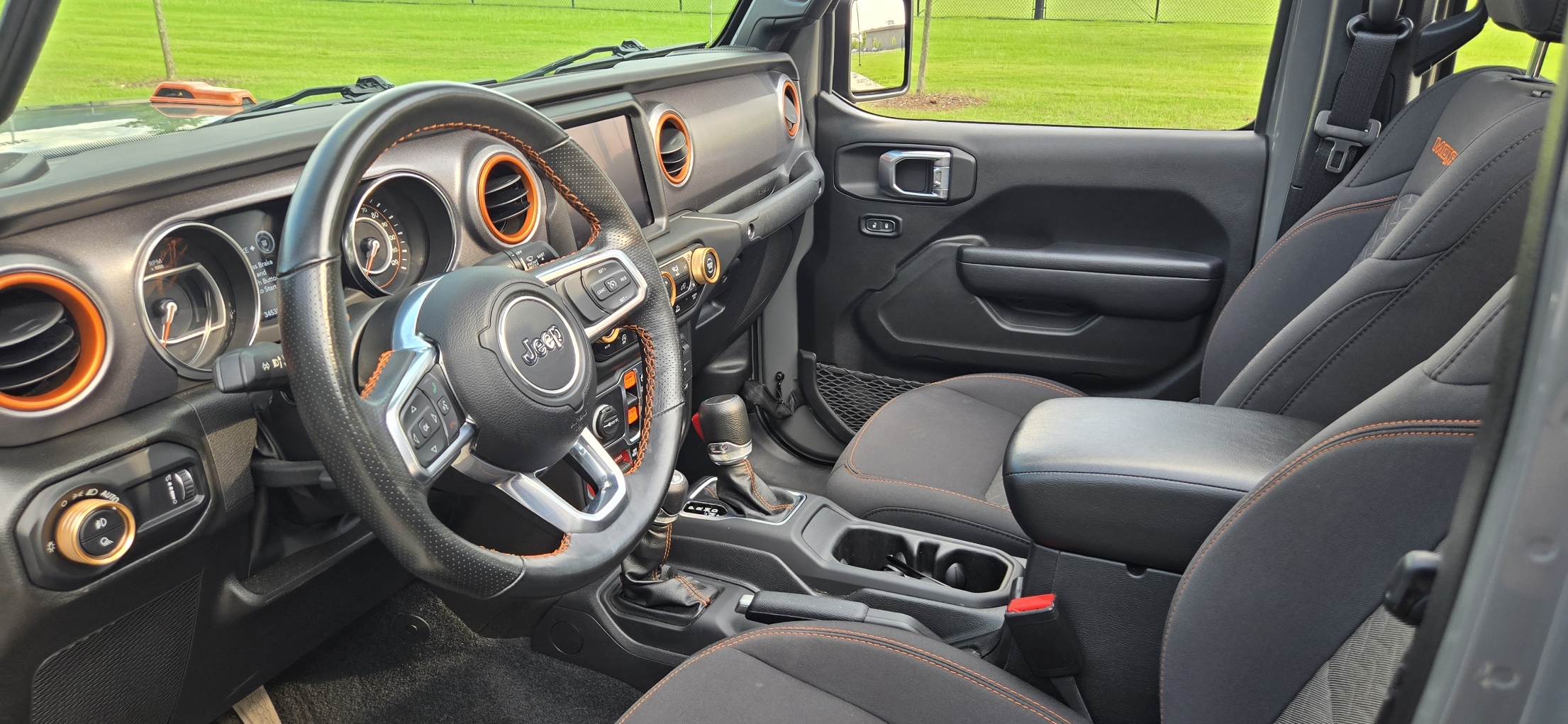 Used 2023 Jeep Gladiator Mojave AWD/4WD image 4