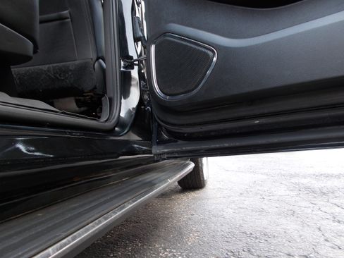 Used 2017 Chevrolet Suburban Premier image 23