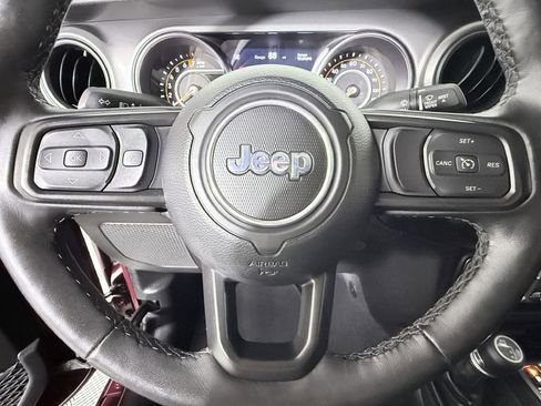 Used 2021 Jeep Gladiator Willys image 13