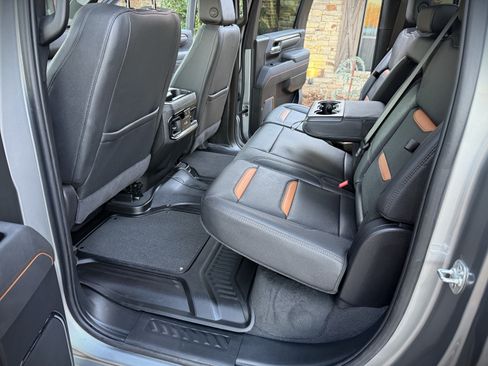 Used 2025 GMC Sierra 2500 AT4 image 29