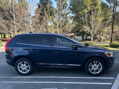 Used 2015 Volvo XC60 T5 Platinum image 5