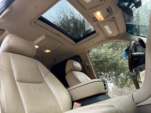 Used 2013 Cadillac Escalade ESV Premium image 16