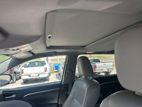 Used 2016 Toyota Highlander Limited image 15