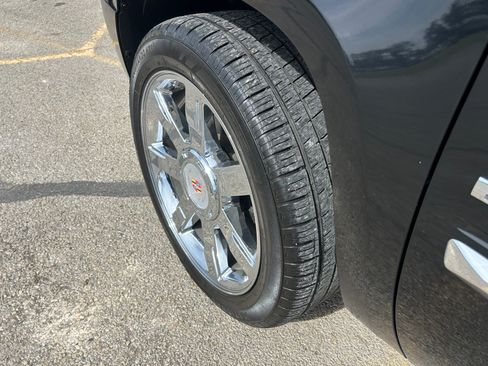 Used 2010 Cadillac Escalade Premium Luxury image 32