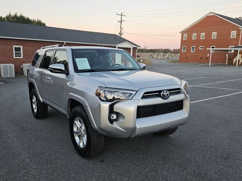 Used 2022 Toyota 4Runner SR5 Premium image 6