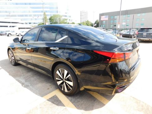 Used 2021 Nissan Altima 2.5 SV FWD image 5