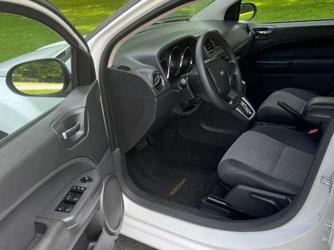 Used 2011 Dodge Caliber Mainstreet FWD image 9