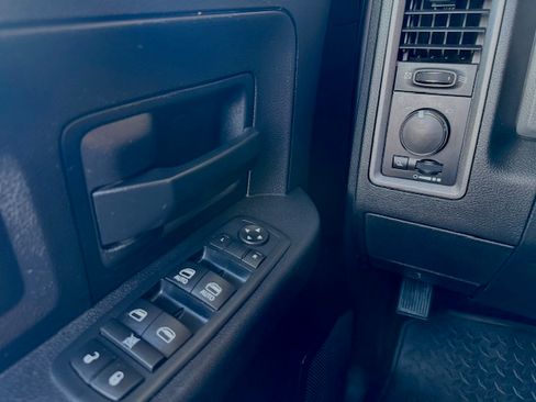 Used 2016 RAM 2500 4x4 Crew Cab ST image 16