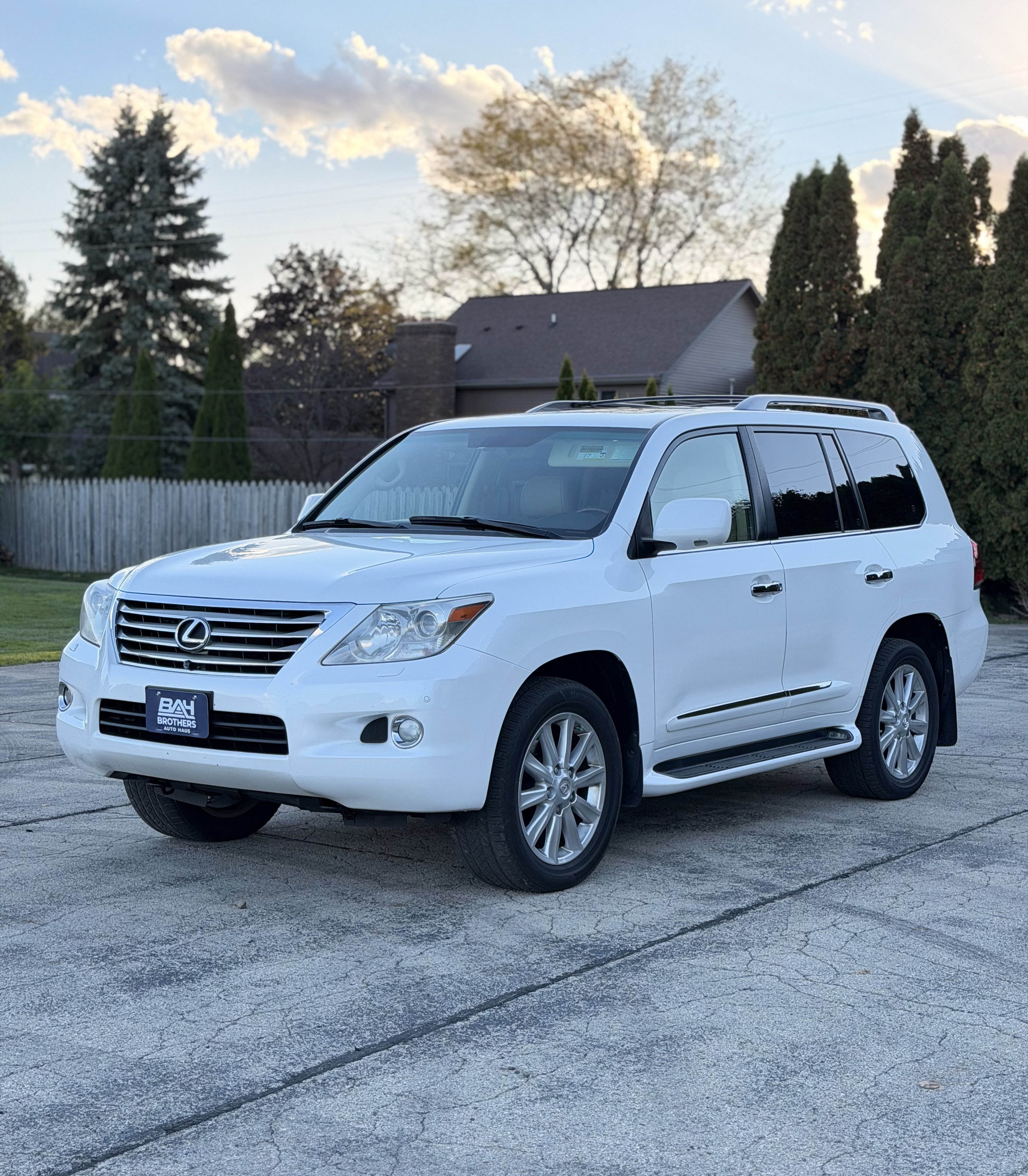 Used 2009 Lexus LX 570 4WD w/ 3rd Row & Luxury Pkg image 2