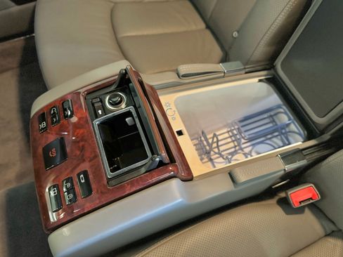 Used 2005 Maybach 57 image 23
