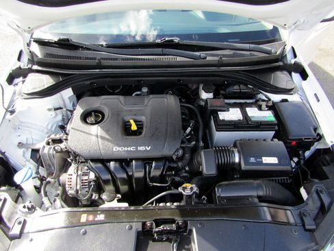 Used 2018 Hyundai Elantra Sedan FWD image 15