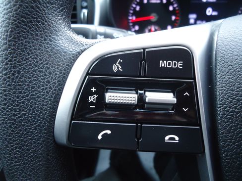 Used 2019 Kia Sorento LX image 19