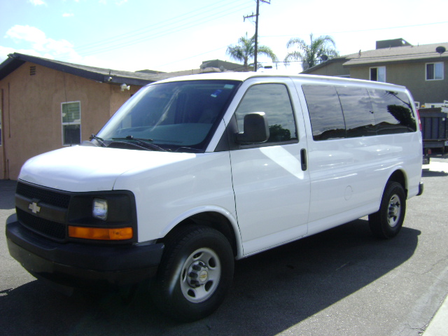 Used 2005 Chevrolet Express 3500 Passenger RWD image 4