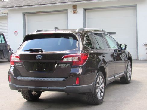 Used 2017 Subaru Outback 3.6R Touring AWD/4WD image 6