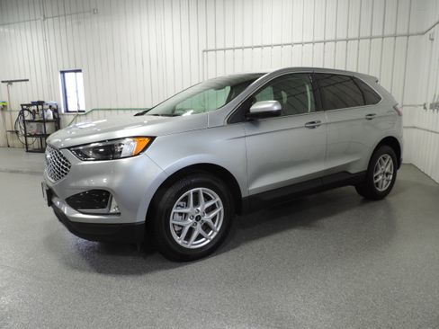 Used 2024 Ford Edge SEL image 3