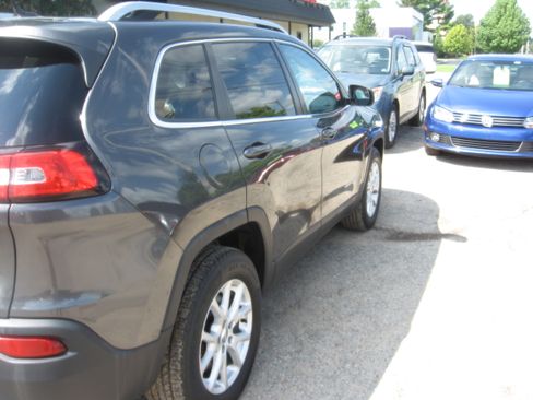 Used 2014 Jeep Cherokee 4WD Latitude image 4