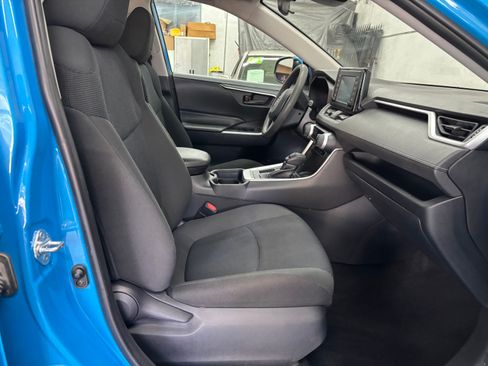 Used 2019 Toyota RAV4 LE image 13