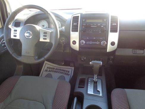 Used 2011 Nissan Frontier PRO-4X image 32