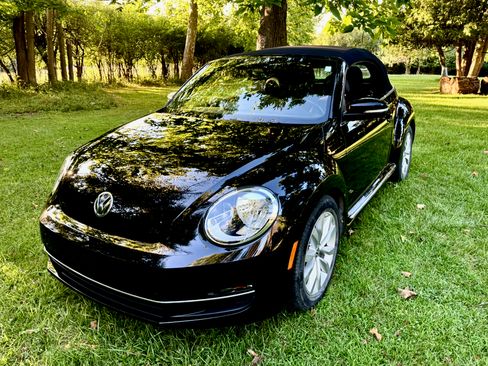 Used 2013 Volkswagen Beetle TDI Convertible FWD image 4