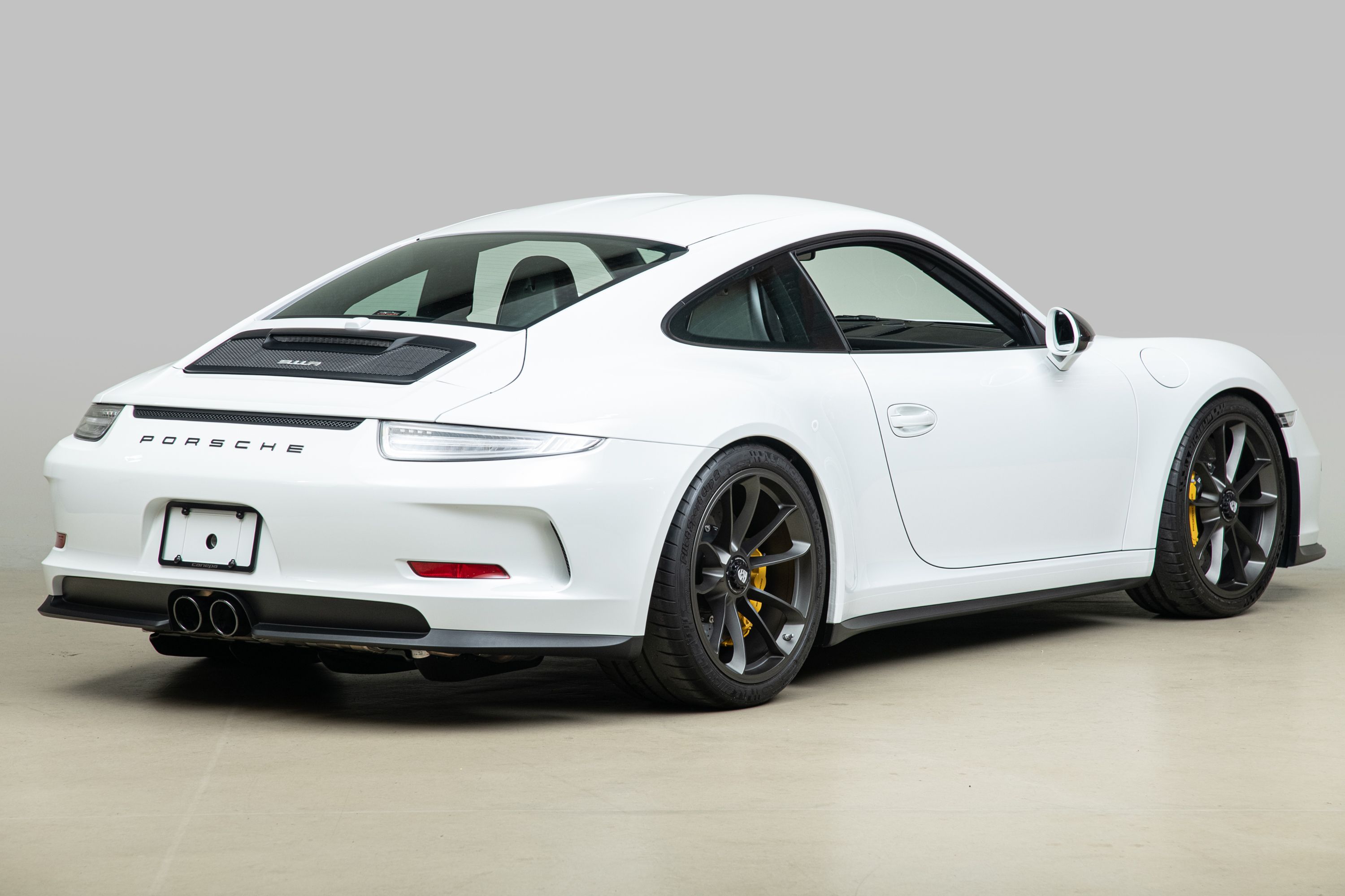 Used 2016 Porsche 911 R RWD image 9