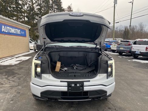 Used 2022 Ford F150 Lightning Lightning XLT image 15