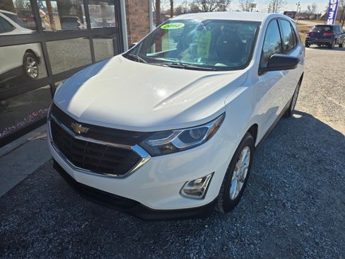 Used 2018 Chevrolet Equinox LS image 3