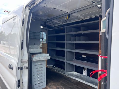 Used 2018 Ford Transit 250 148 Medium Roof RWD image 3