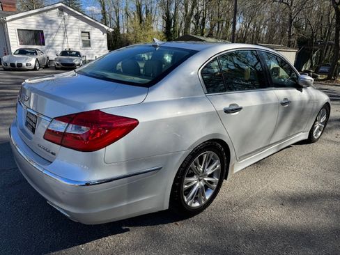 Used 2012 Hyundai Genesis 4.6 image 5