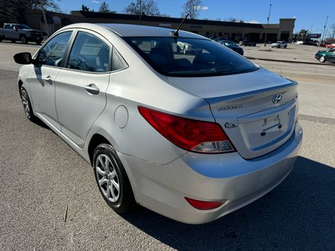Used 2012 Hyundai Accent GLS image 3